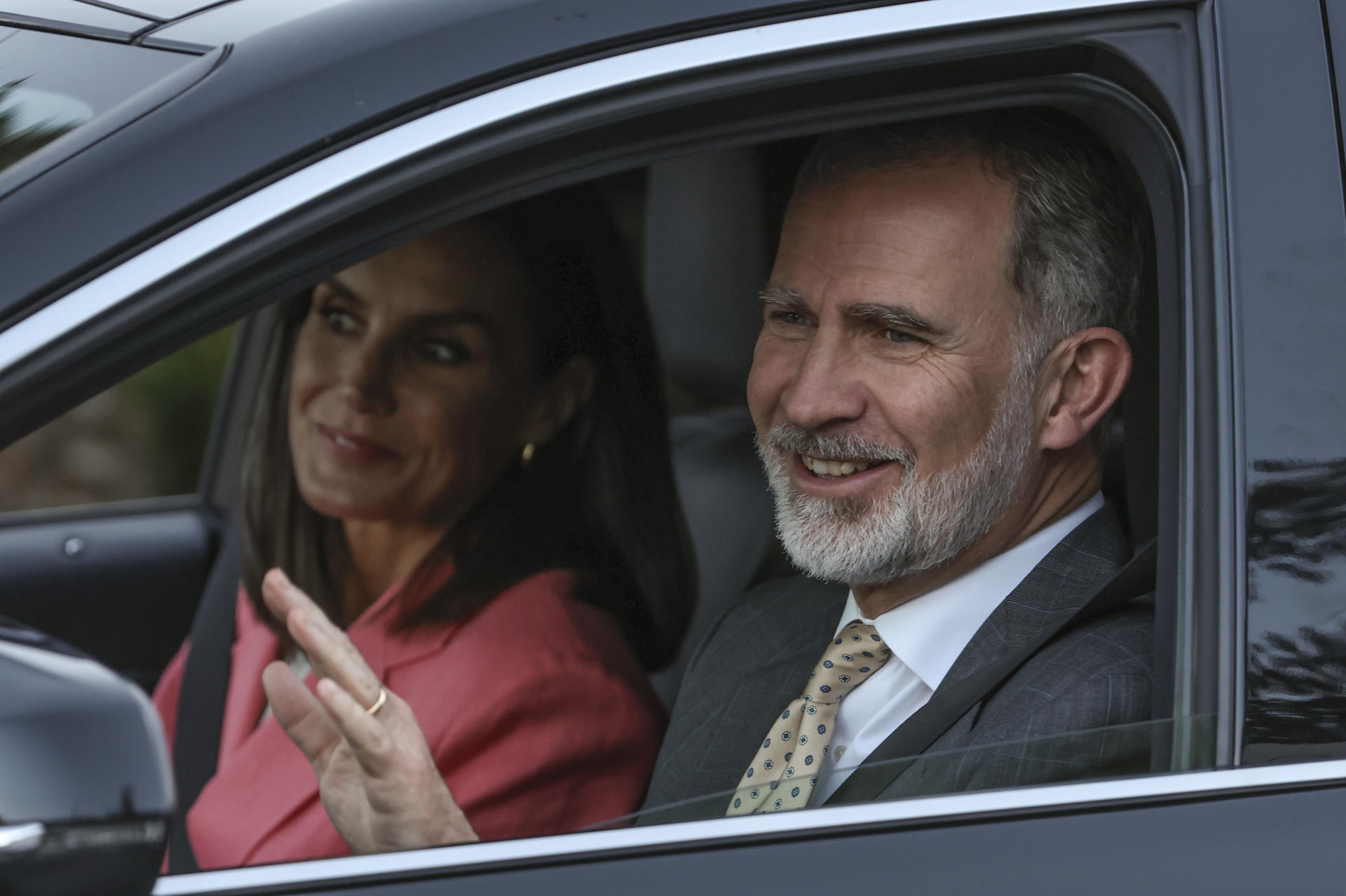 Los reyes de España visitan a la reina Sofía, que se recupera de una infección urinaria