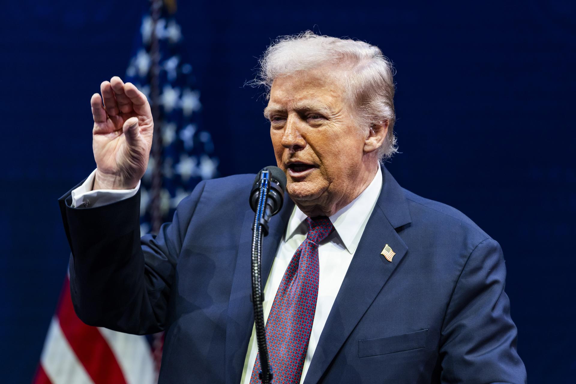 Trump niega conversaciones para preparar un “cambio de régimen” en Venezuela